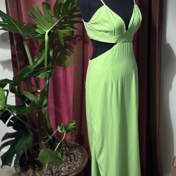 Bardot Cut Out Slit Midi Dress in Lime - Picture 5 of 8